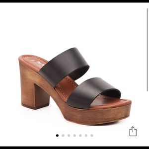 NWOT Talia platform sandal